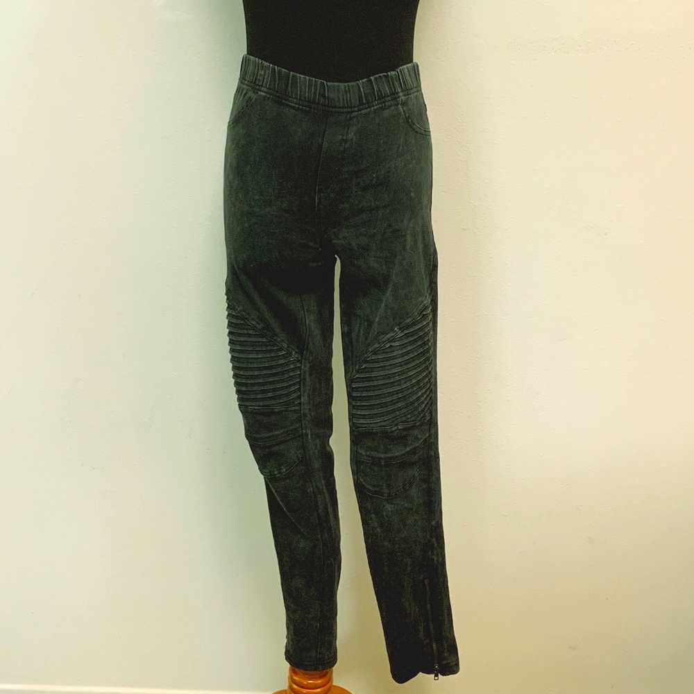 Black leggings with gold zip ankle
